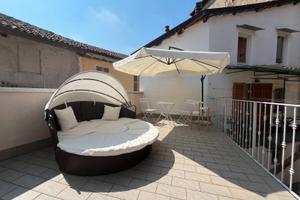 CASA SEMINDIPENDENTE con TERRAZZO