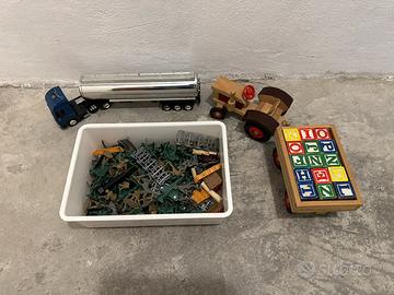 Lotto Giocattoli Vintage: Trattore+camion+soldati