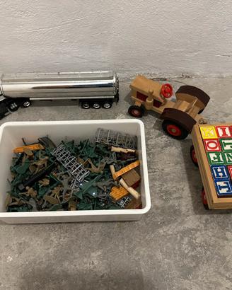 Lotto Giocattoli Vintage: Trattore+camion+soldati