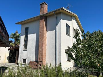 CASA INDIPENDENTE CON GIARDINO