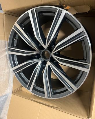 Cerchio nuovo Originale AUDI Q8 4M8601025G