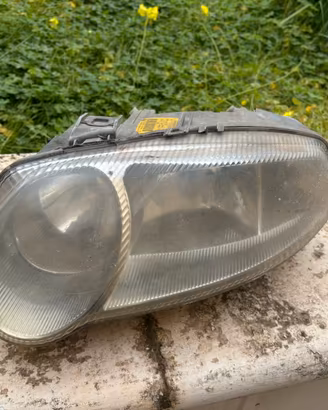 Faro anteriore sinistro alfa romeo 147