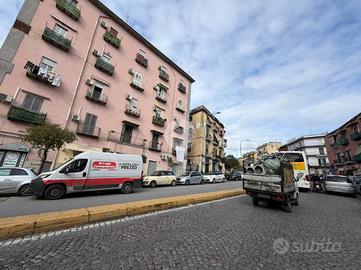 2 LOCALI A NAPOLI