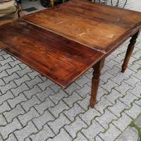 Tavolo in legno a Tiro con prolunghe e cassetto