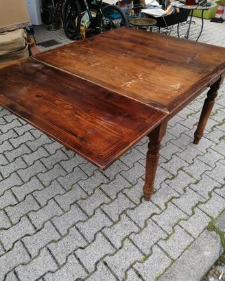 Tavolo in legno a Tiro con prolunghe e cassetto