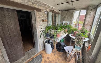 Ampia Porzione da ristrutturare a Coscogno