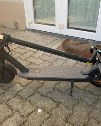 Monopattino Xiaomi MI Electric