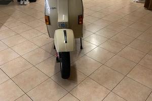 Vespa PE200 e Vespa 50 prima serie
