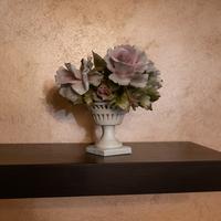 Composizione floreale in ceramica