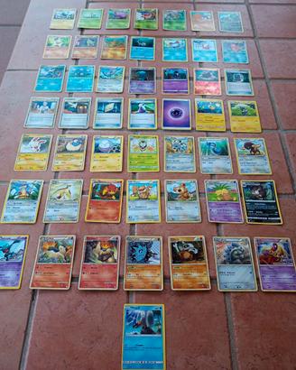Lotto 50 card Pokemon anni 2010/17 sped.tracc.incl