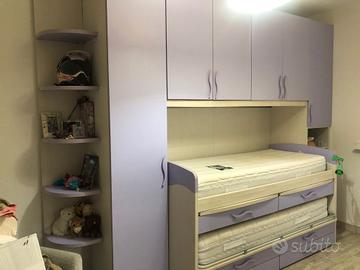 Cameretta comprensiva di materassi e scriv