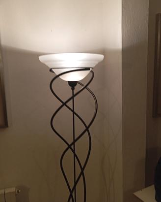 Lampadario a colonna in ferro battuto 