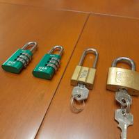 2 lucchetti a combinazione e 2 a chiave.
