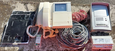 Kit videocitofono BTicino Terraneo con due monitor