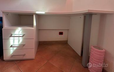 Scrivania in legno - mobilificio