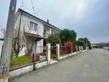 Villa di 210 m² con più di 5 locali e box auto a M