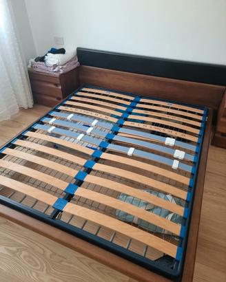 Letto, comodini e armadio
