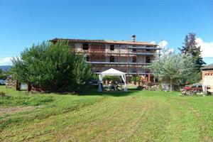 Rustico / Casale di 890 m² con più di 5 locali e b