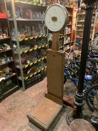 Bilancia pesa persone a 50 lire vintage bizerba