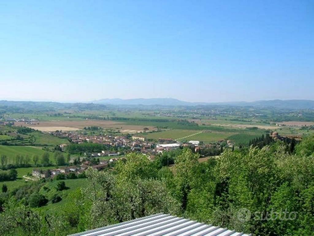 Rustico / Casale di 700 m² con più di 5 locali e b - Vista 2