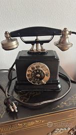 Coppia di telefoni antichi vintage