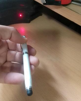 Penna luce e laser touch per IPhone