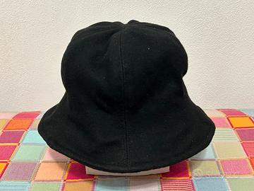 Cappello a secchiello da donna