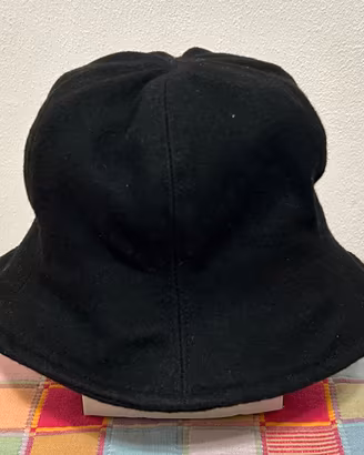 Cappello a secchiello da donna
