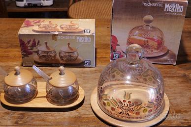 Set alzata e barattoli in vetro e legno vintage