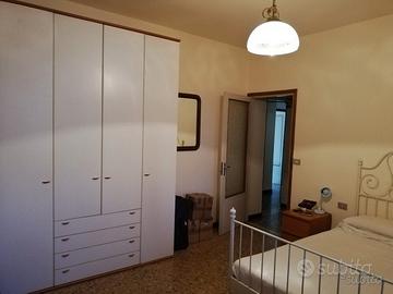 Ampia caqmera vicino ospedale e universita'