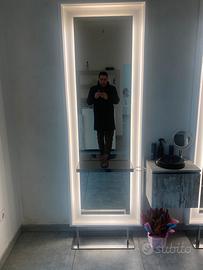 Specchi retroilluminati con poggia piedi