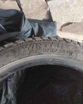 2 Gomme termiche 205/45/17