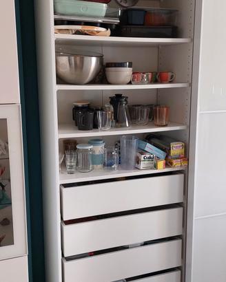 Mobile Ikea con porte scorrevoli