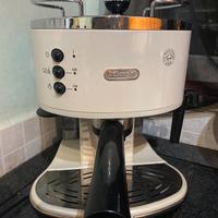 Macchina del caffè De Longhi espresso e cappuccino