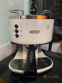 Macchina del caffè De Longhi espresso e cappuccino