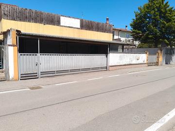 Doppio box con terreno adiacente