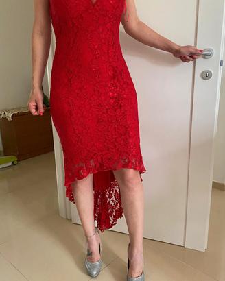  abito rosso con scarpe argento..