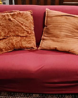 Coppia divani di cui uno divano-letto