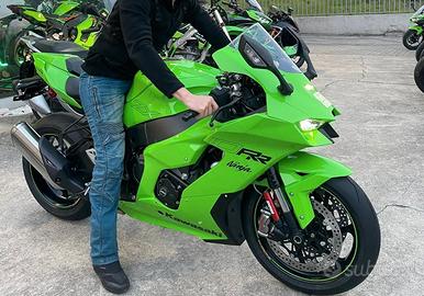 kawasaki zx10rr 2022 carene, fari, e ricambi nuovi