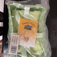 Cestino in vimini con 2 asciugamani