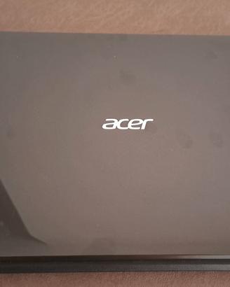 Laptop Acer Aspire E1-571