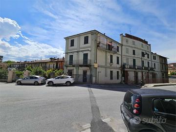 Vetrina sul Successo: Spazio Strategico ad Alta Vi