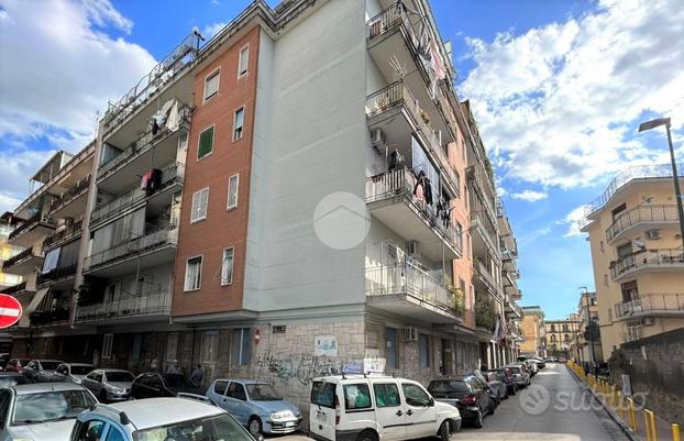 3 LOCALI A NAPOLI