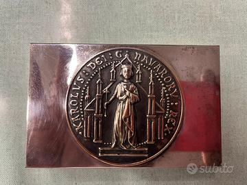 Porta fiammiferi o porta filtri da tavolino.