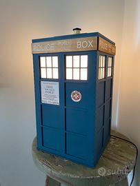 Tardis grande con lampada