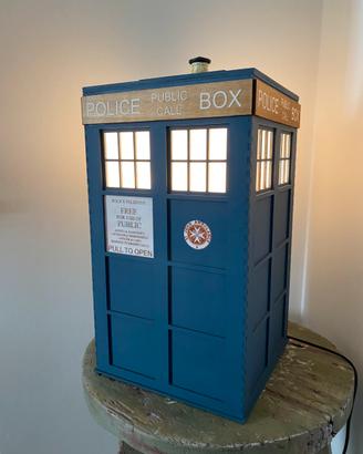 Tardis grande con lampada