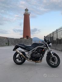 Moto triumph speed triple 955i 2001