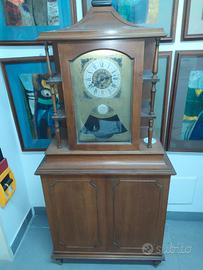 Mobile Vintage con Orologio Interno