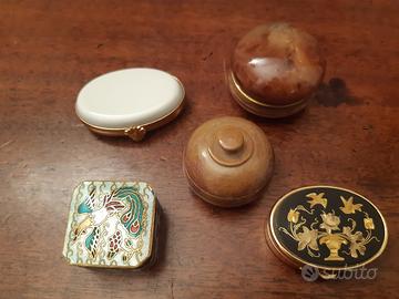 Cinque scatoline da soprammobile in ceramica