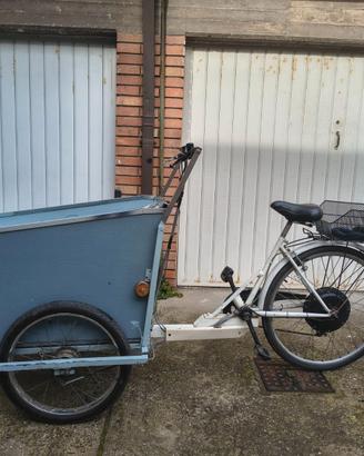 Cargo bike artigianale a pedalata assistita